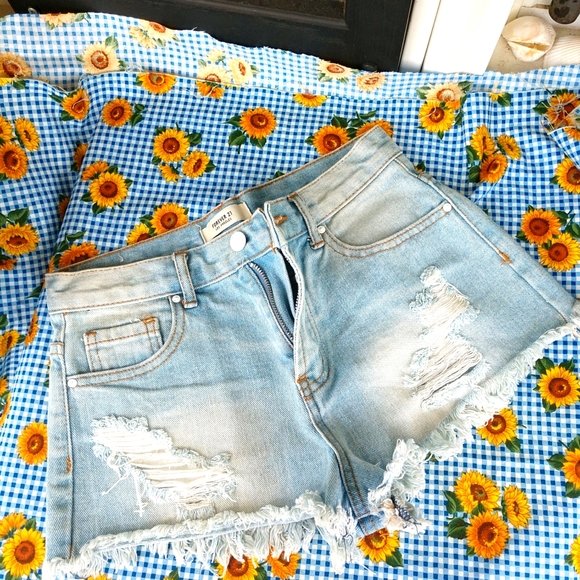 Forever 21 Distressed High Rise Cut Off Jean Short SIZE 25 - Picture 7 of 9